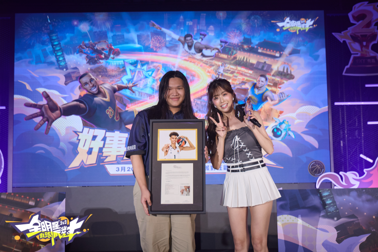 【ㄘㄨㄚˋ克杯】粉丝荣获大奖“文班亚马签名照” image