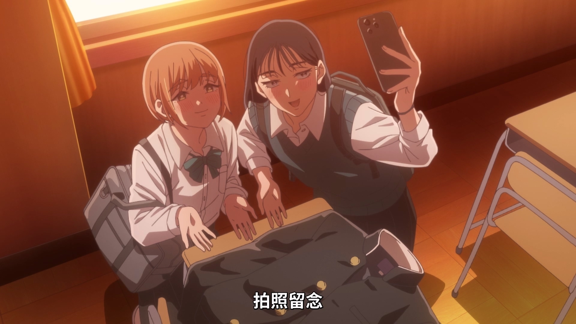 在雾尾同学的外套前合照 image