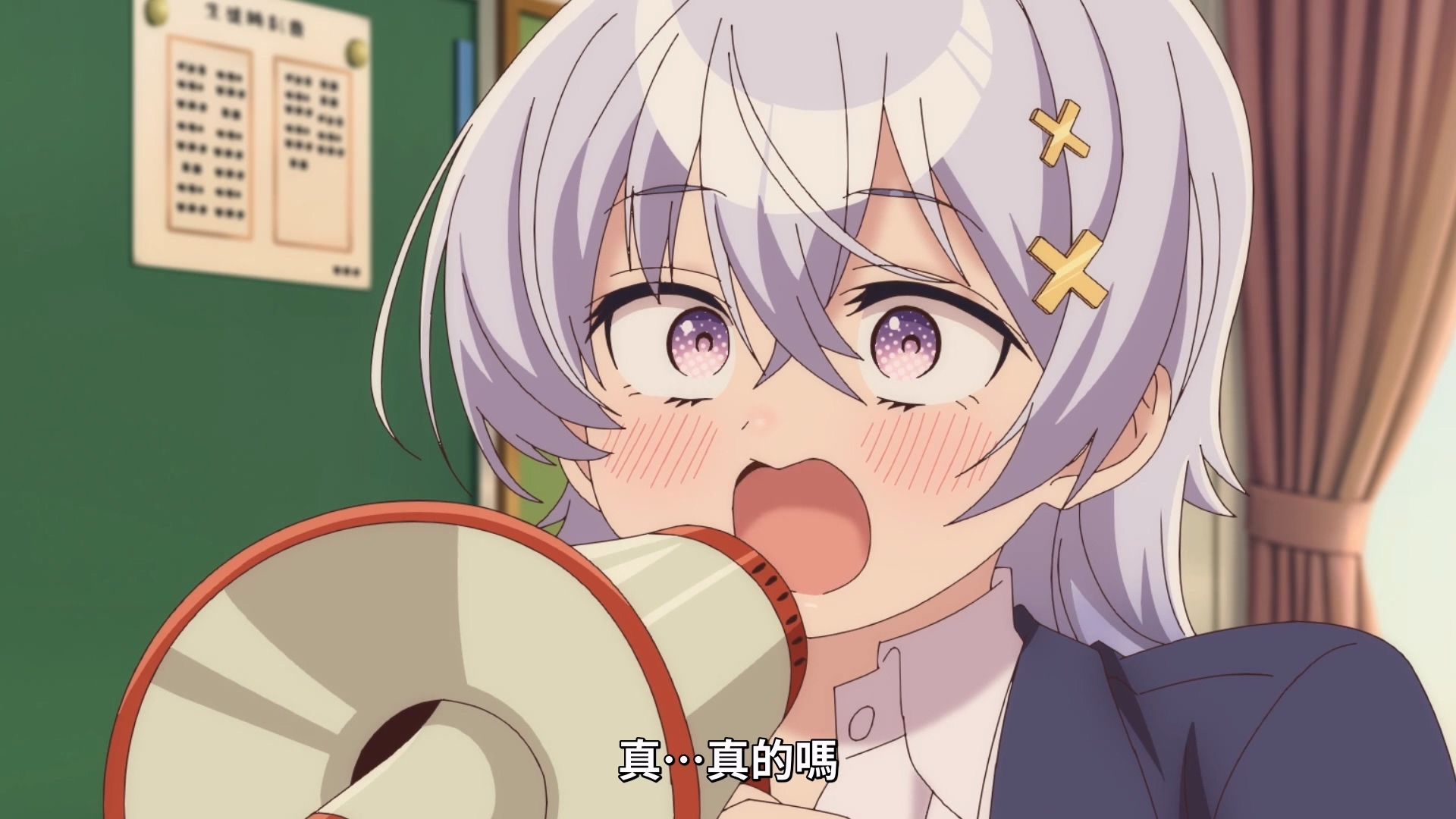 要拿著扩音器才能让班上同学听到她的声音 image
