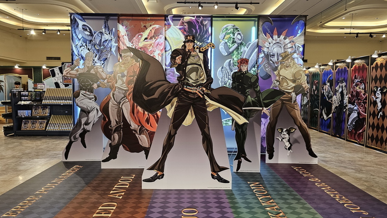 [漫画][资讯]《JOJO 的奇妙冒險 星塵遠征軍》快閃店即日起在台開幕《飆馬野郎》複製原畫展同步開展